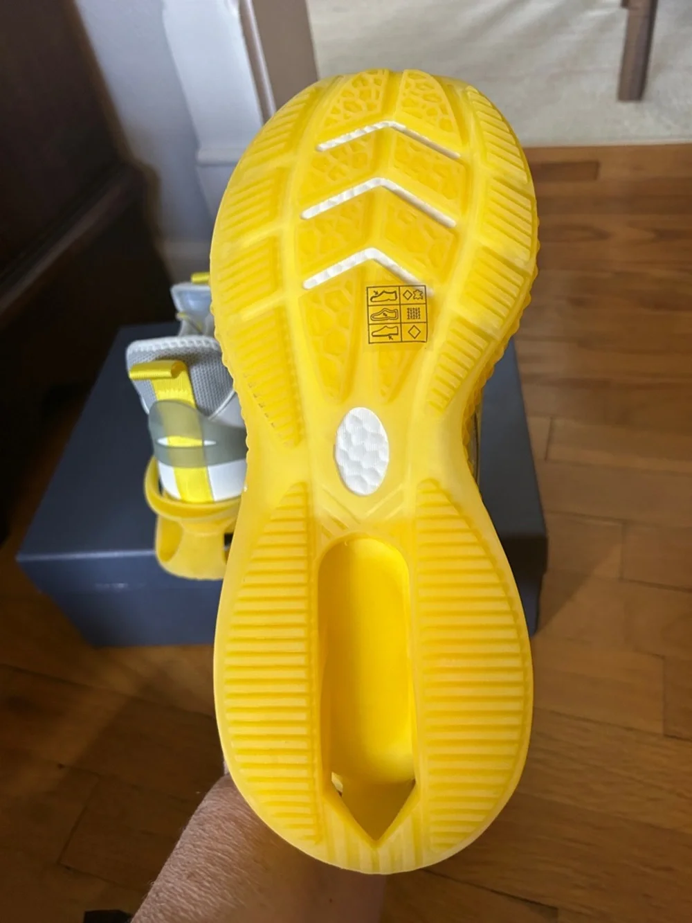 Mazino Plasma Yellow & Gray Sculpted Sole Sneakers Mens‎ 7.5